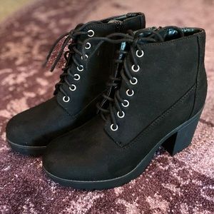 SODA Lug Sole Lace Up Black Womens Booties 90s